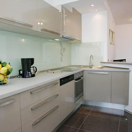 Βίλα Okrug Gornji Luxurious Escape With Pool - Five Bedroom With Pool *