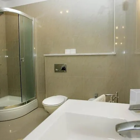 Βίλα Okrug Gornji Luxurious Escape With Pool - Five Bedroom With Pool *