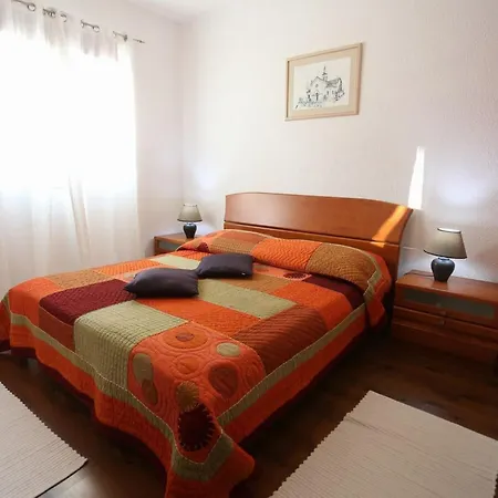 Okrug Gornji Luxurious Escape With Pool - Five Bedroom With Pool