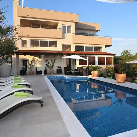Okrug Gornji Luxurious Escape With Pool - Five Bedroom With Pool Villa Trogir
