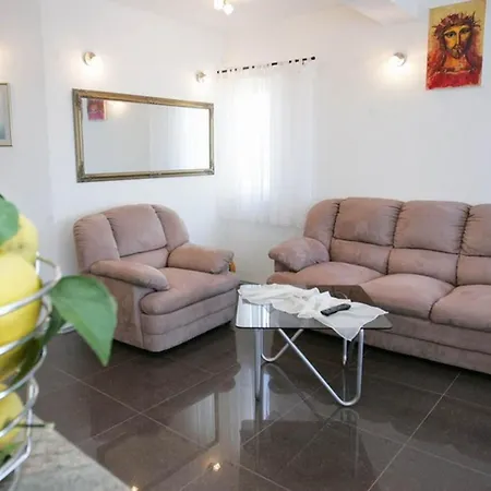 Villa Okrug Gornji Luxurious Escape With Pool - Five Bedroom With Pool *