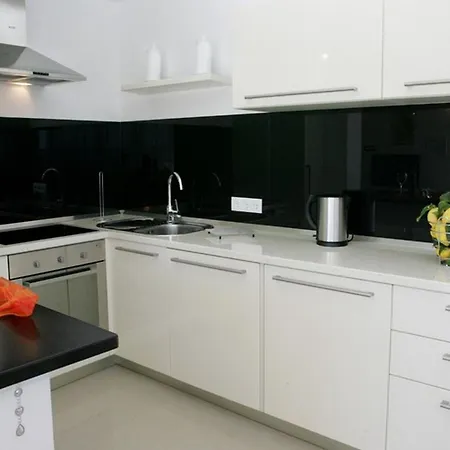 Okrug Gornji Luxurious Escape With Pool - Five Bedroom With Pool