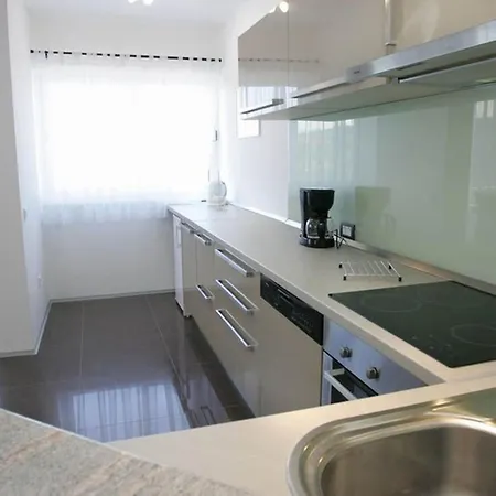 Okrug Gornji Luxurious Escape With Pool - Five Bedroom With Pool Villa