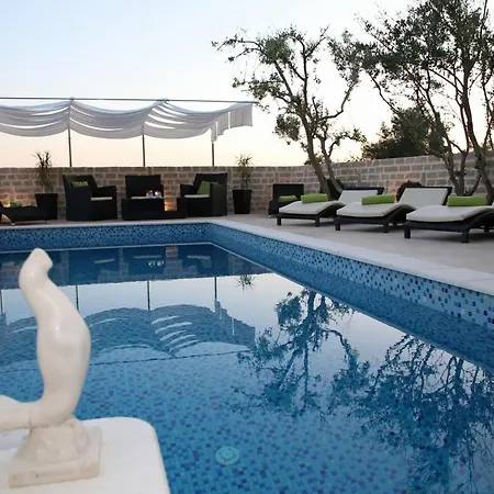 Villa Okrug Gornji Luxurious Escape With Pool - Five Bedroom With Pool *