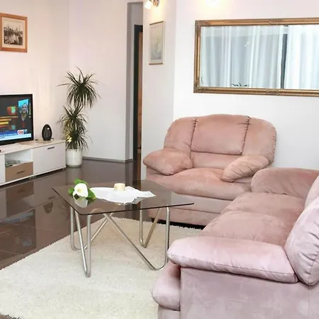 Okrug Gornji Luxurious Escape With Pool - Five Bedroom With Pool Trogir