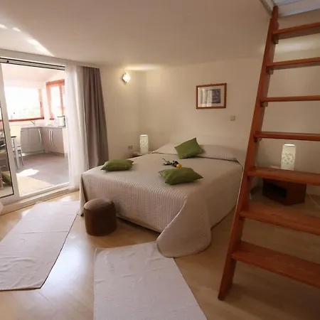 Villa Okrug Gornji Luxurious Escape With Pool - Five Bedroom With Pool