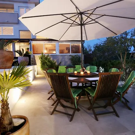 Villa Okrug Gornji Luxurious Escape With Pool - Five Bedroom With Pool *